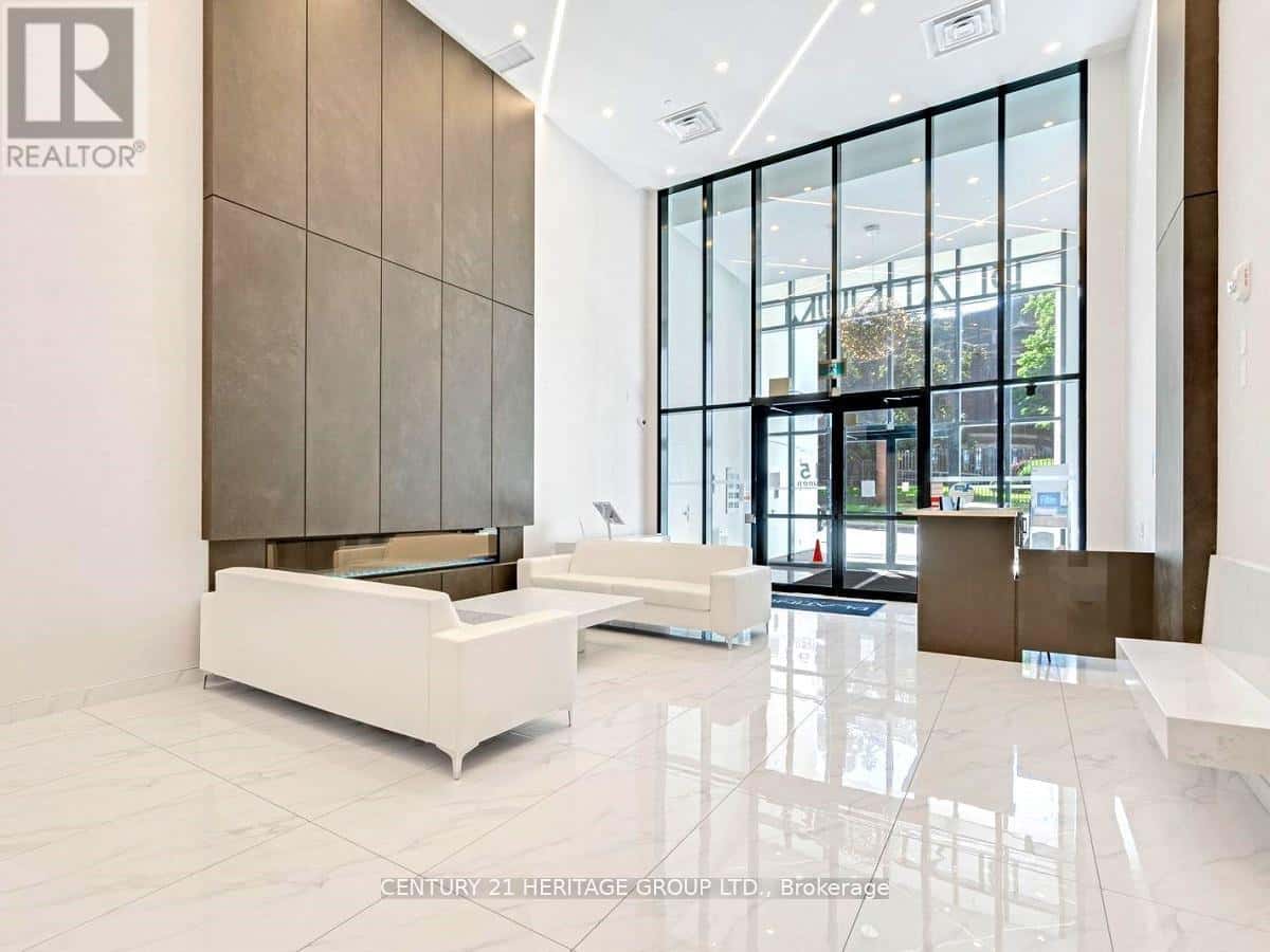 2103 - 15 QUEEN STREET S — Hamilton (Central), Ontario - Photo 3 of 14