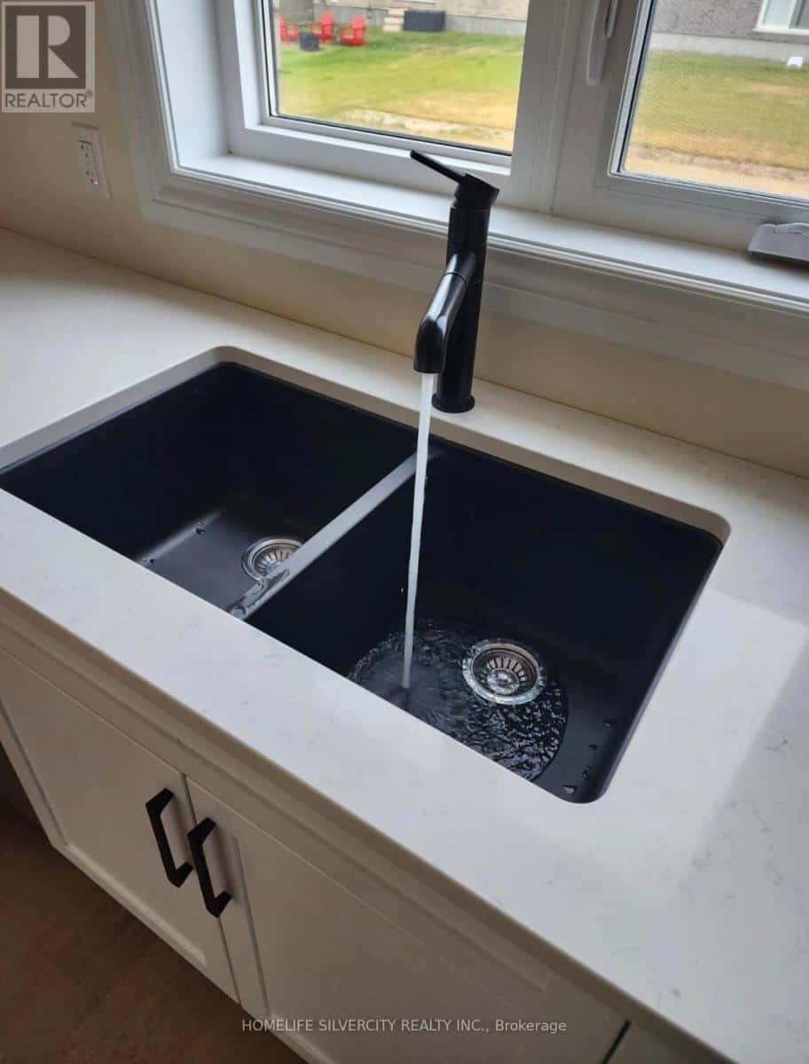 89 ROYAL CRES CRESCENT — Southwold, Ontario - Photo 4 of 10