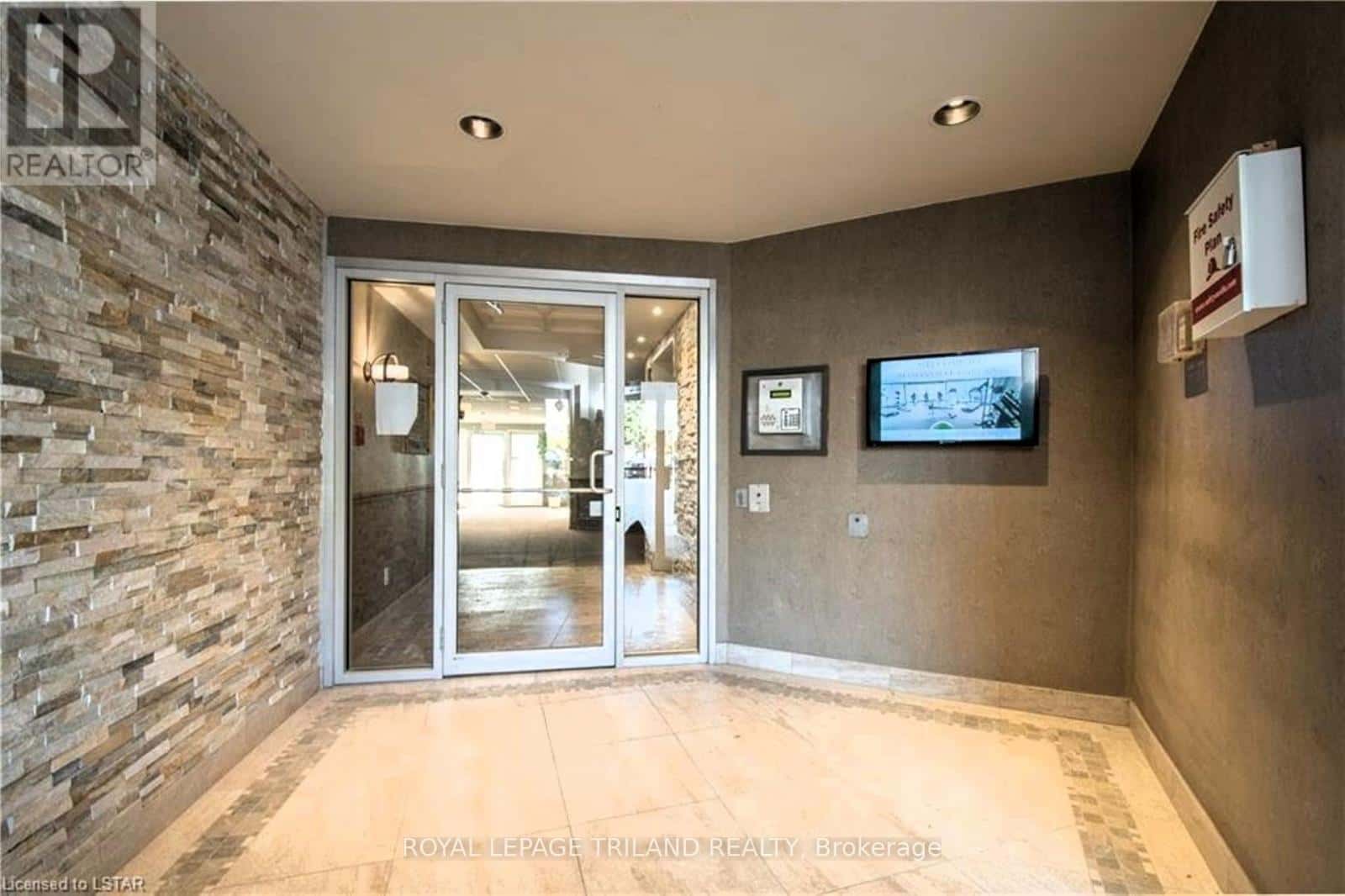 105 - 5 JACKSWAY CRESCENT — London North (North G), Ontario - Photo 2 of 20