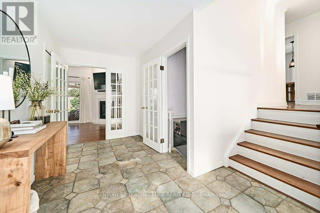 25 EILEEN DRIVE — Barrie (Allandale Heights), Ontario - Photo 4 of 50