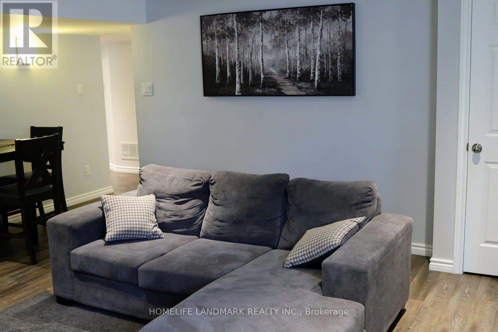 11 WHITBREAD CRESCENT — Ajax (Northeast Ajax), Ontario - Photo 5 of 34