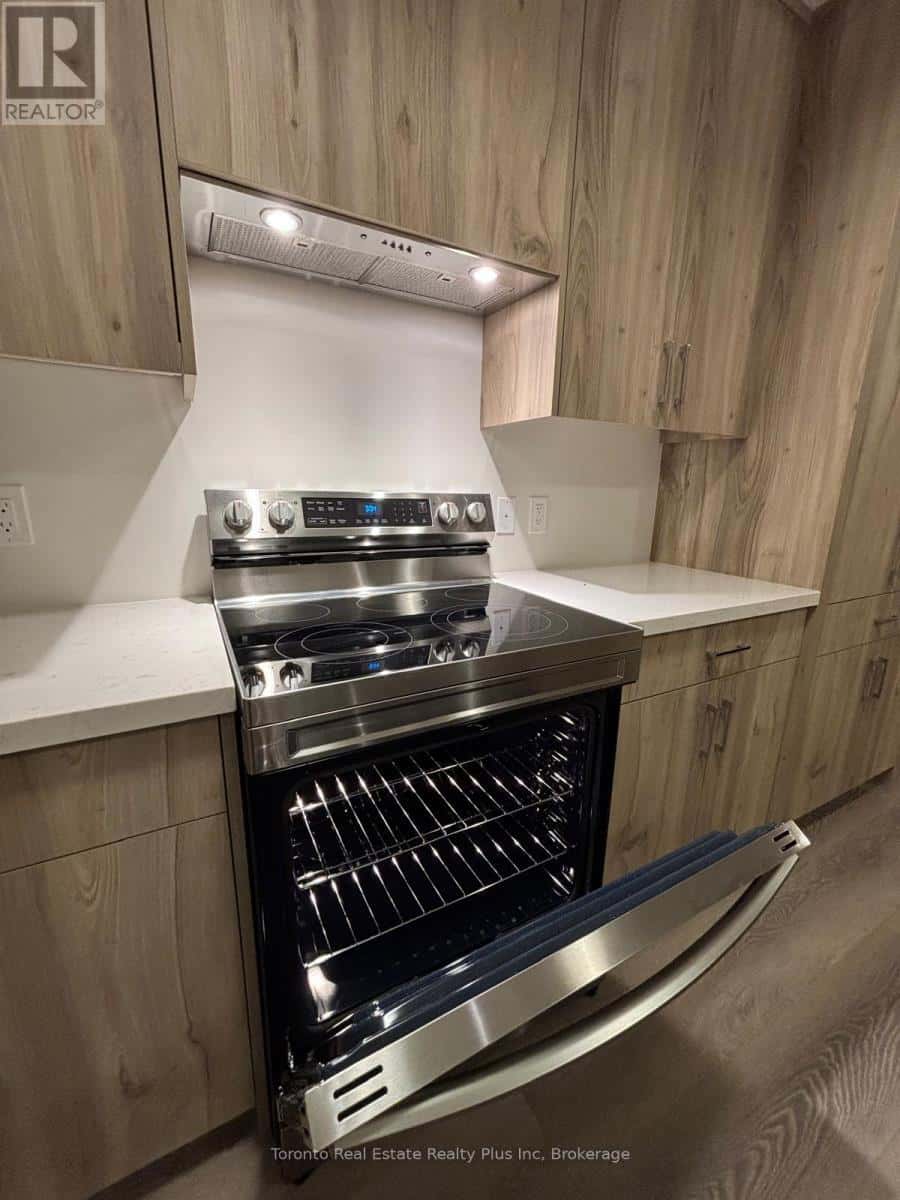 1341 KANIV STREET — Oakville (NW Northwest), Ontario - Photo 3 of 31