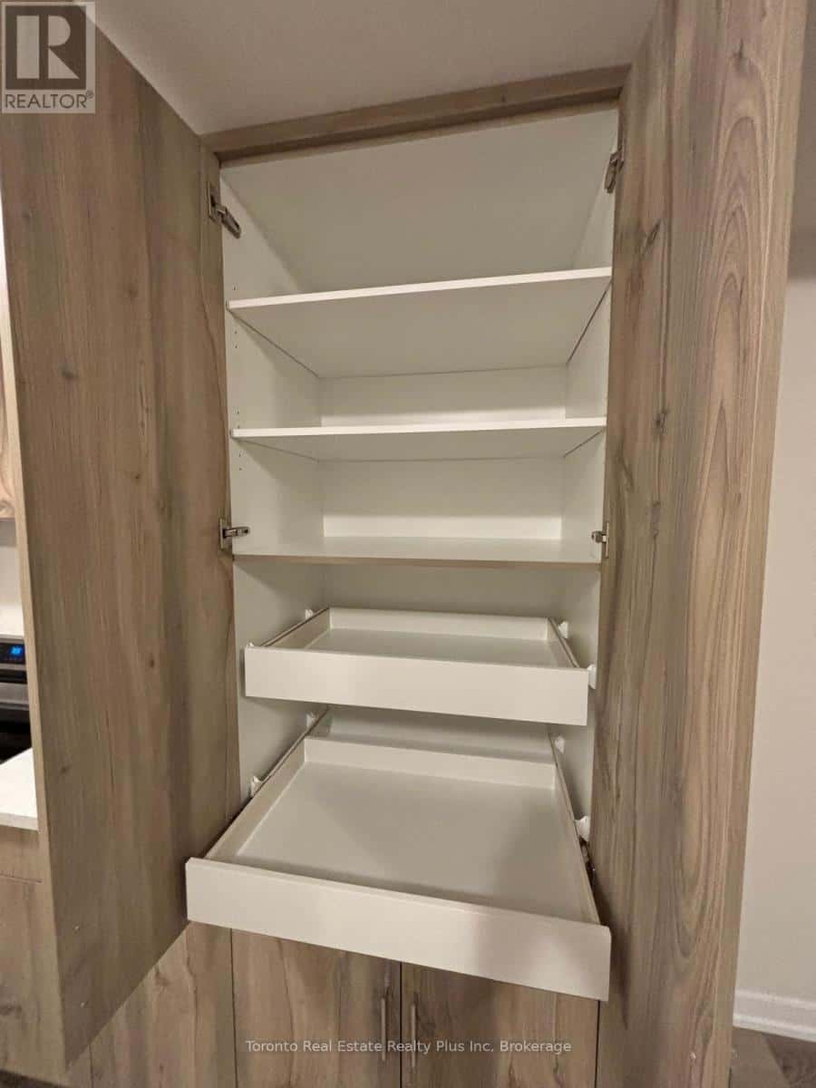 1341 KANIV STREET — Oakville (NW Northwest), Ontario - Photo 4 of 31