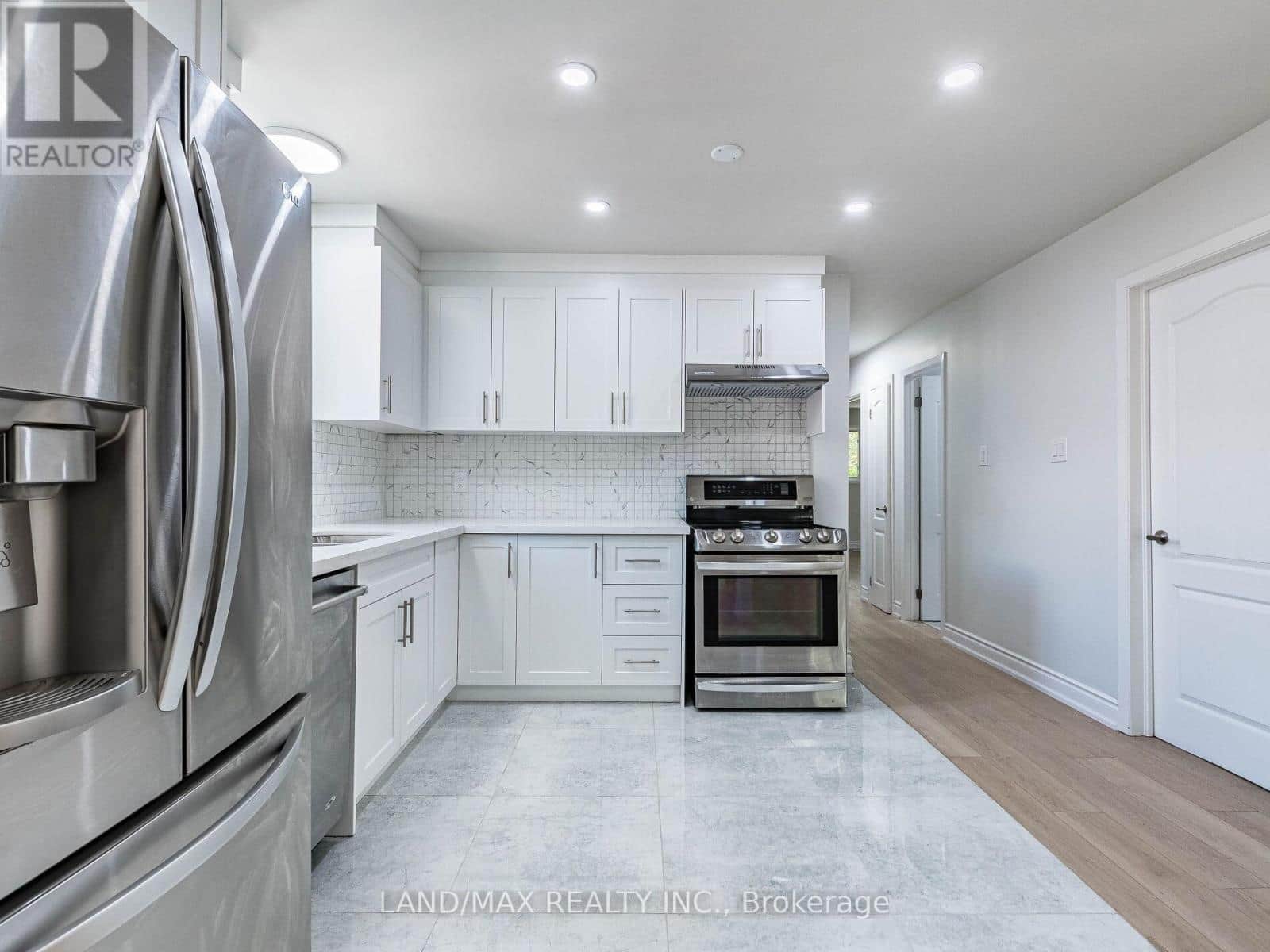 UPPER - 7738 KITTRIDGE DRIVE - Photo 4 of 19, Mississauga (Malton), Ontario