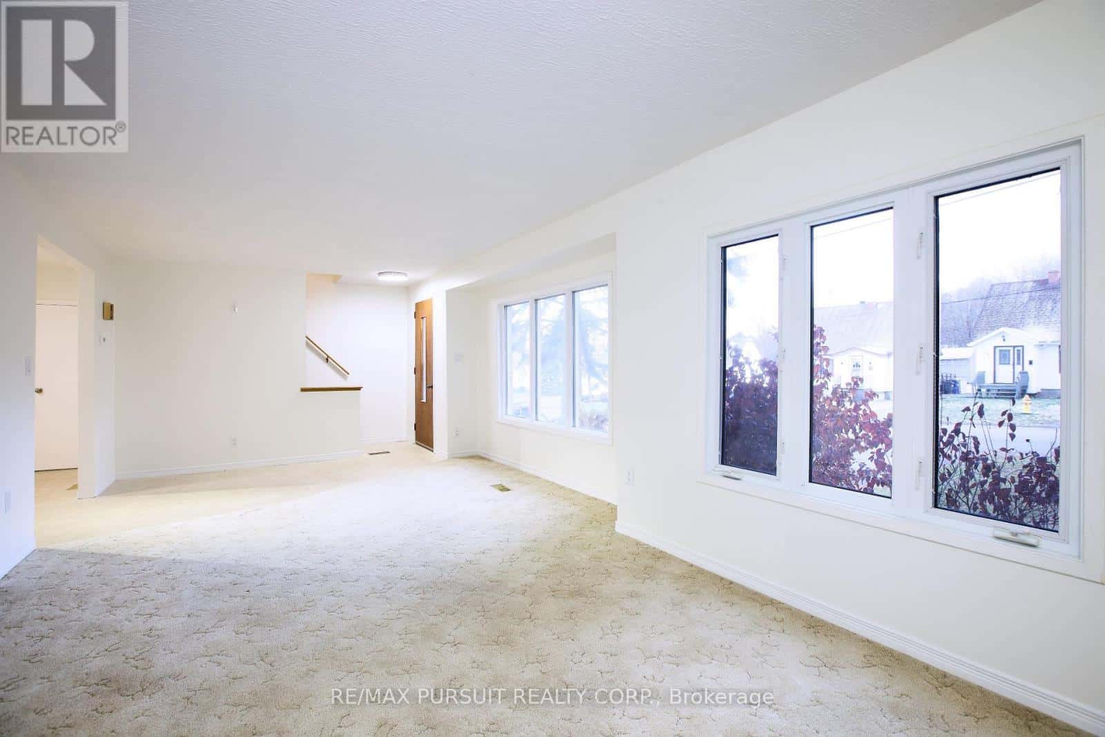 409 MCCAMUS AVENUE — Temiskaming Shores (New Liskeard), Ontario - Photo 3 of 33