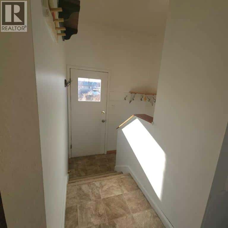 5125 48 Avenue — Rimbey, Alberta - Photo 5 of 20