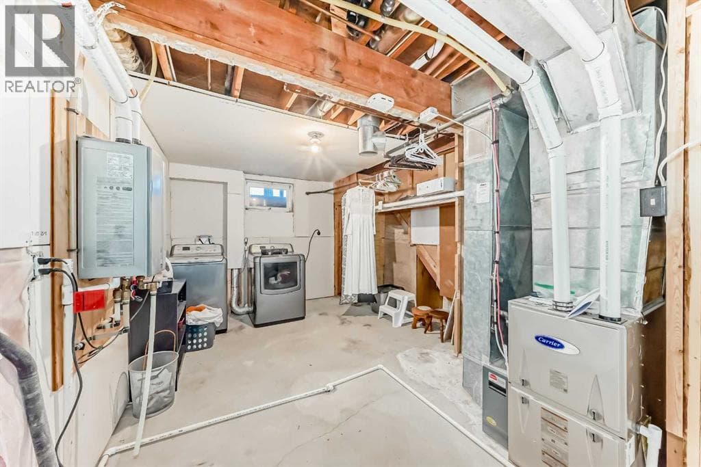 512 52 Avenue W — Claresholm, Alberta - Main photo