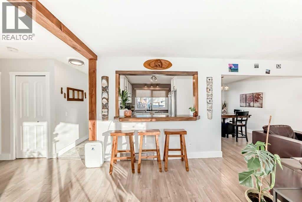 512 52 Avenue W — Claresholm, Alberta - Photo 2 of 21