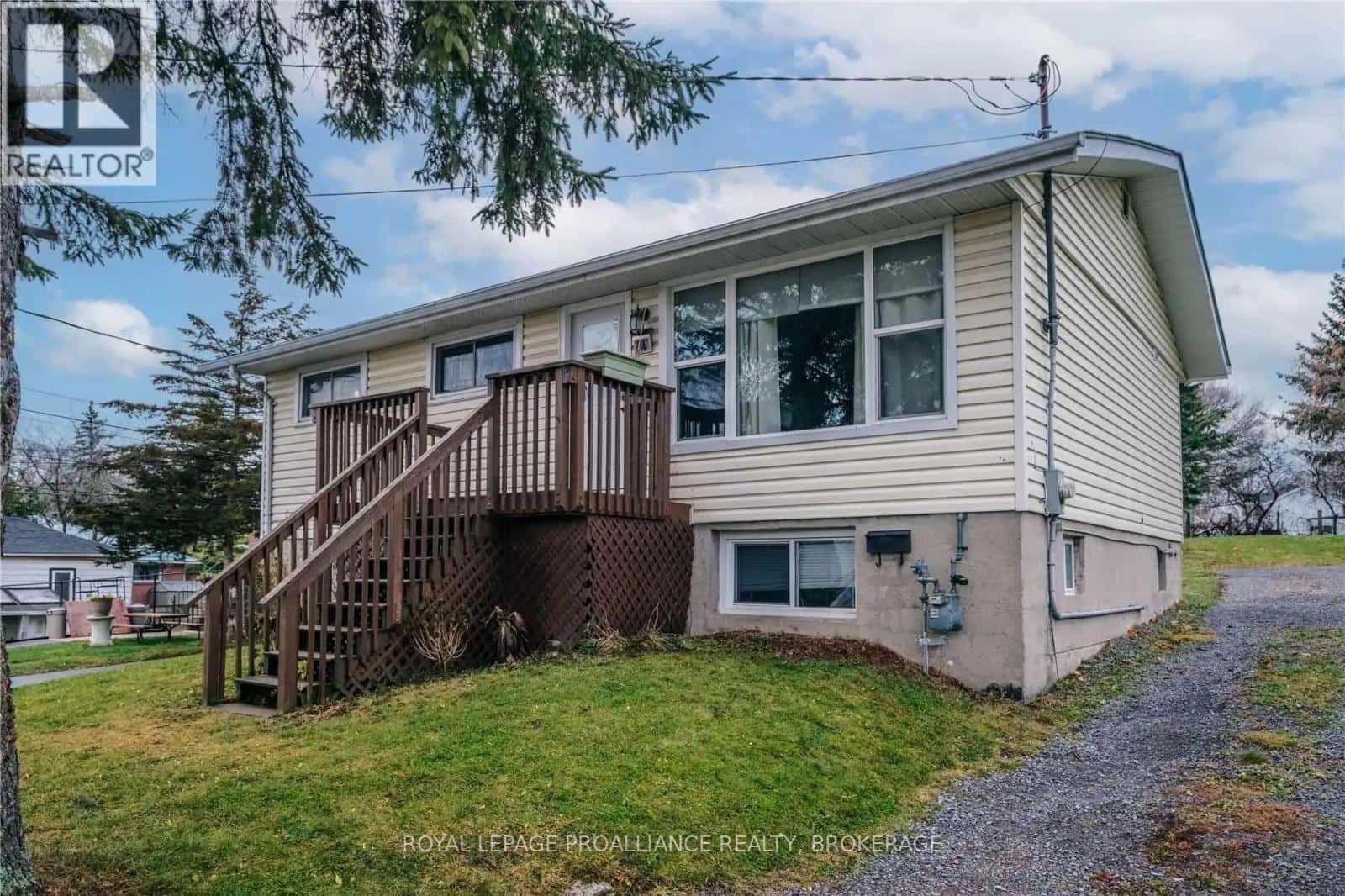 14 SHAW STREET — Kingston (Rideau), Ontario - Photo 5 of 10