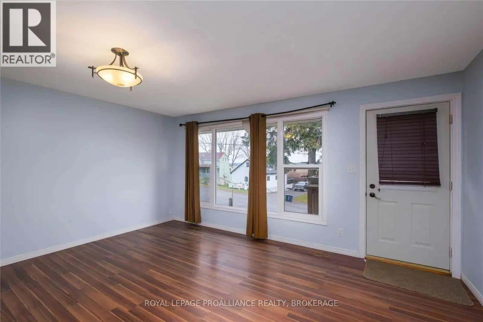 14 SHAW STREET — Kingston (Rideau), Ontario - Photo 4 of 10