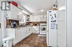 1296 VALERIE CRESCENT W — Oakville (CV Clearview), Ontario - Photo 2 of 17