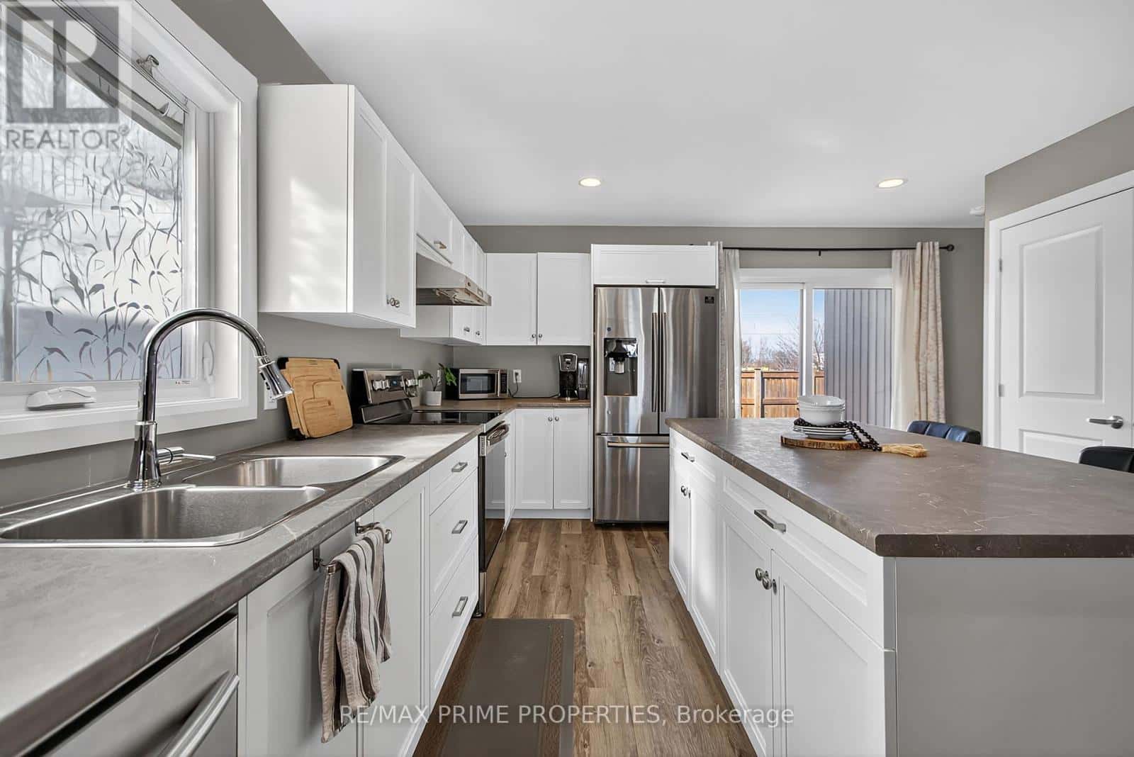 110 MOONSTONE CRESCENT — Chatham-Kent, Ontario - Photo 3 of 32