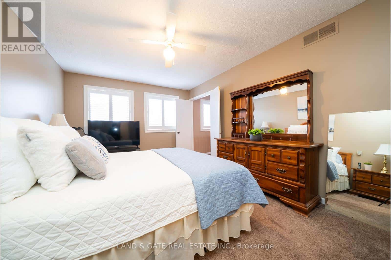 1301 GROVEDALE COURT — Pickering (Liverpool), Ontario - Photo 2 of 28