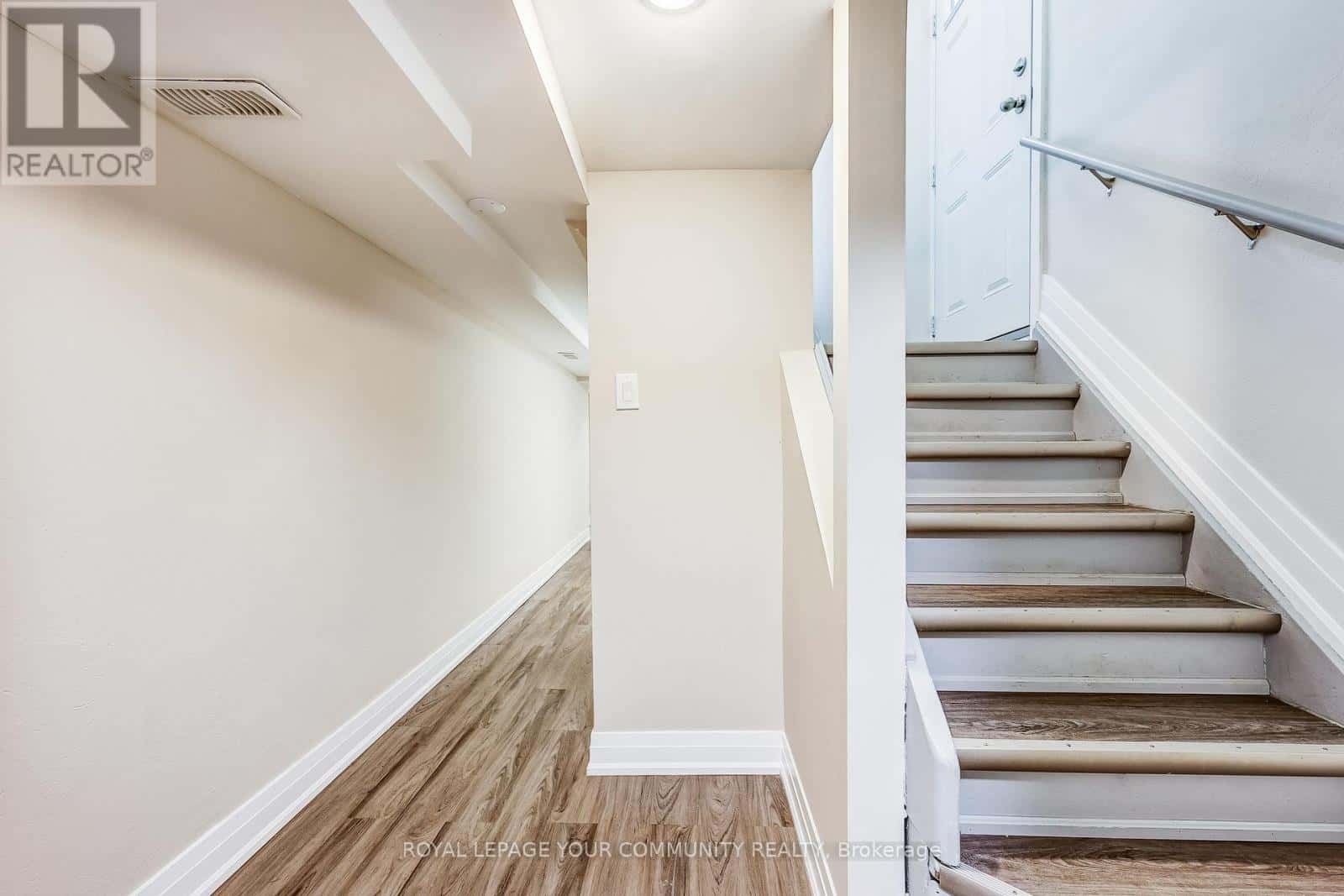 108 ENNERDALE ROAD — Toronto (Caledonia-Fairbank), Ontario - Photo 4 of 36