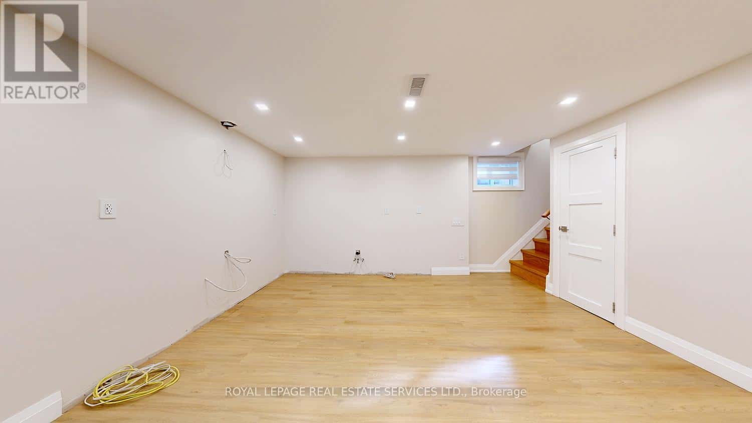 12 WARLINGHAM COURT — Toronto (Eringate-Centennial-West Deane), Ontario - Photo 2 of 42