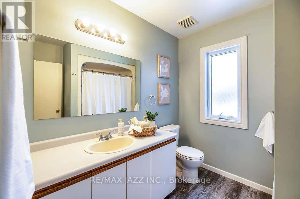 45 MILTON STREET — Bracebridge (Macaulay), Ontario - Photo 4 of 50