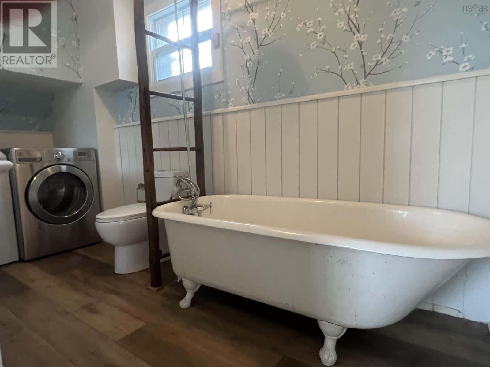 16 Garden Lane — Mahone Bay, Nova Scotia - Photo 3 of 51