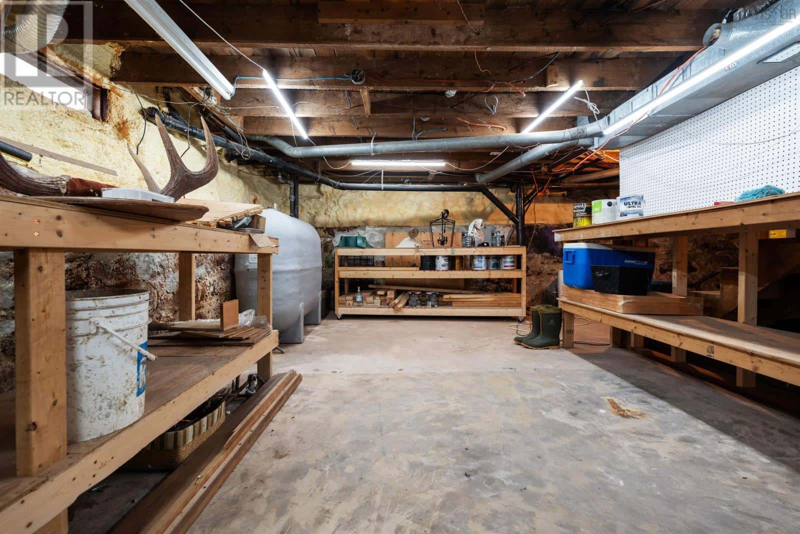 230 Victoria Street E — Amherst, Nova Scotia - Photo 5 of 50