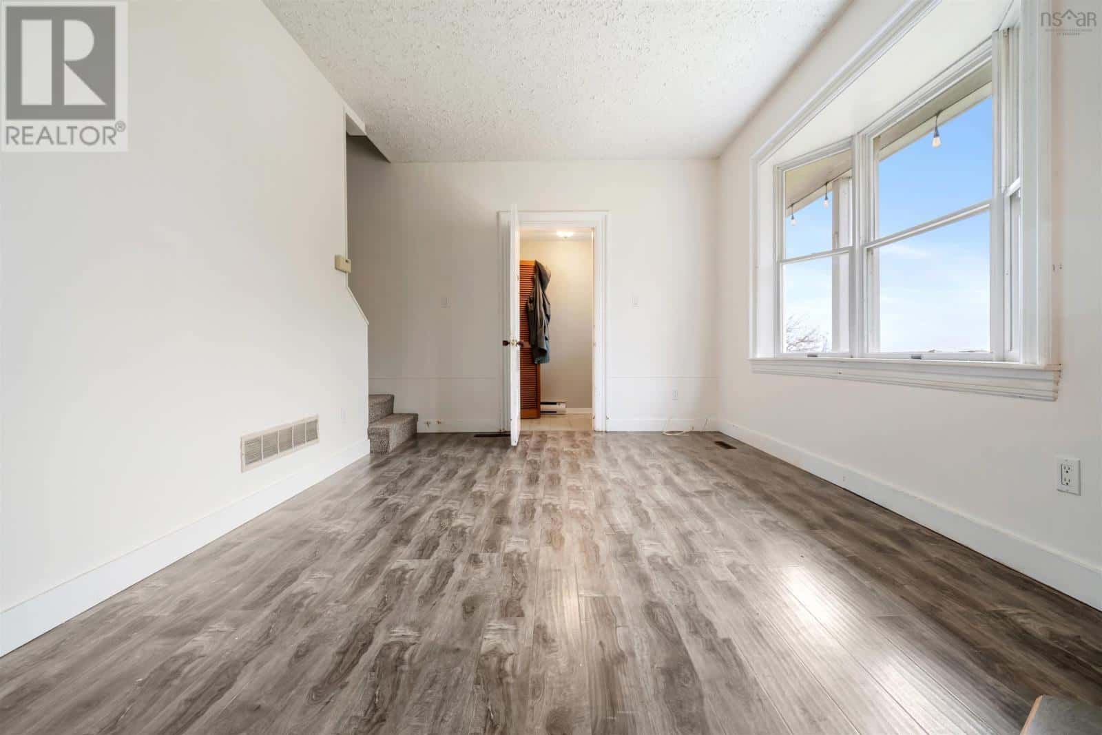 230 Victoria Street E — Amherst, Nova Scotia - Photo 3 of 50