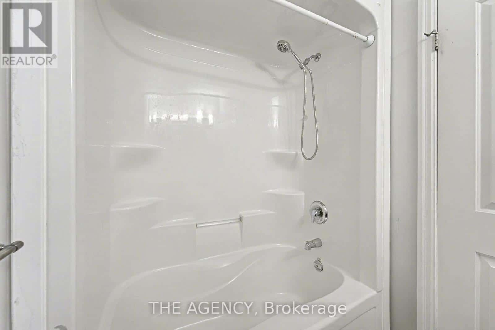 59 - 112 N CENTRE ROAD — London North (North B), Ontario - Photo 5 of 34