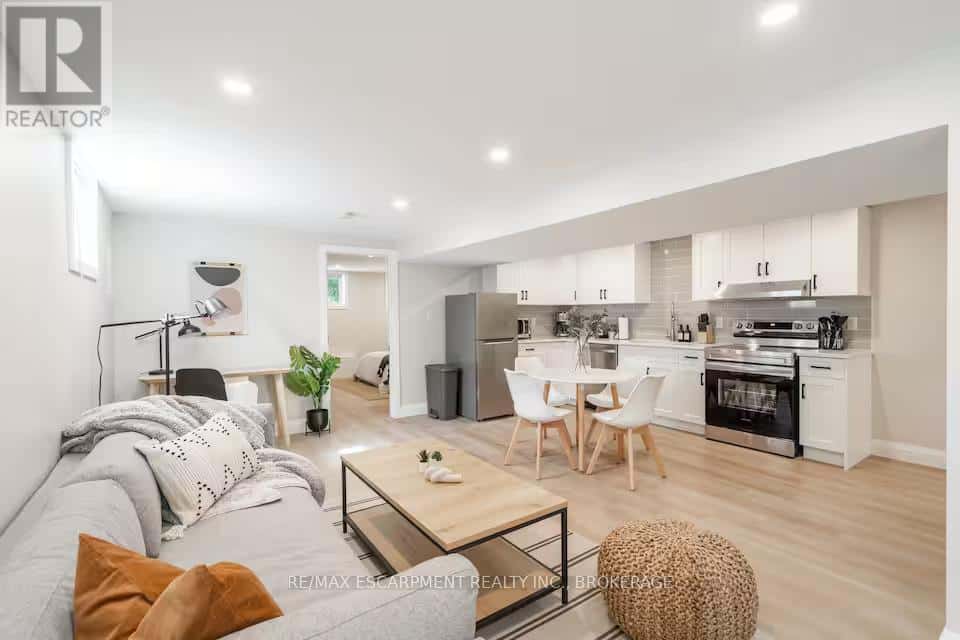 LOWER - 73 CRANBROOK DRIVE — Hamilton (Gilkson), Ontario - Photo 2 of 19