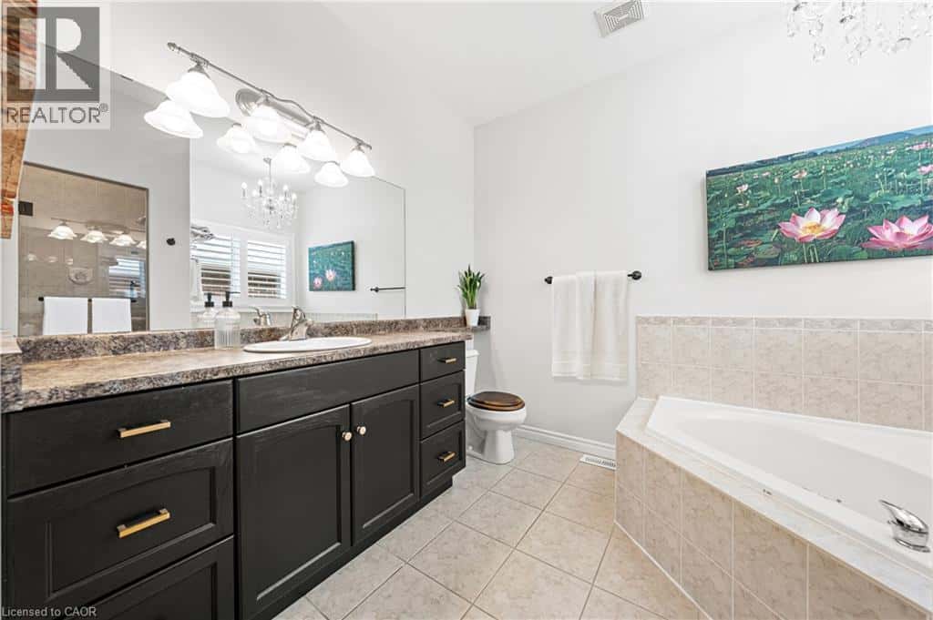 152 DEVONSHIRE Drive Unit# 18 — New Hamburg, Ontario - Photo 4 of 50