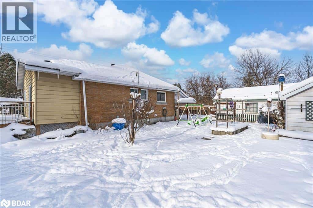 42 MILL Street — Angus, Ontario - Photo 4 of 18