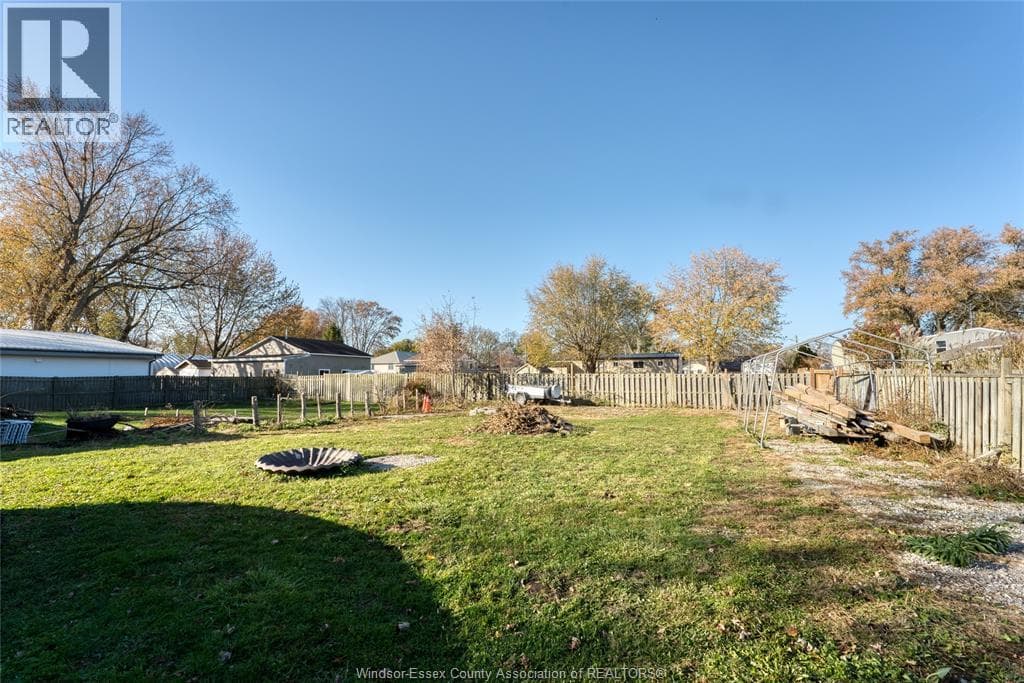 625 SYDENHAM STREET — Colchester, Ontario - Main photo