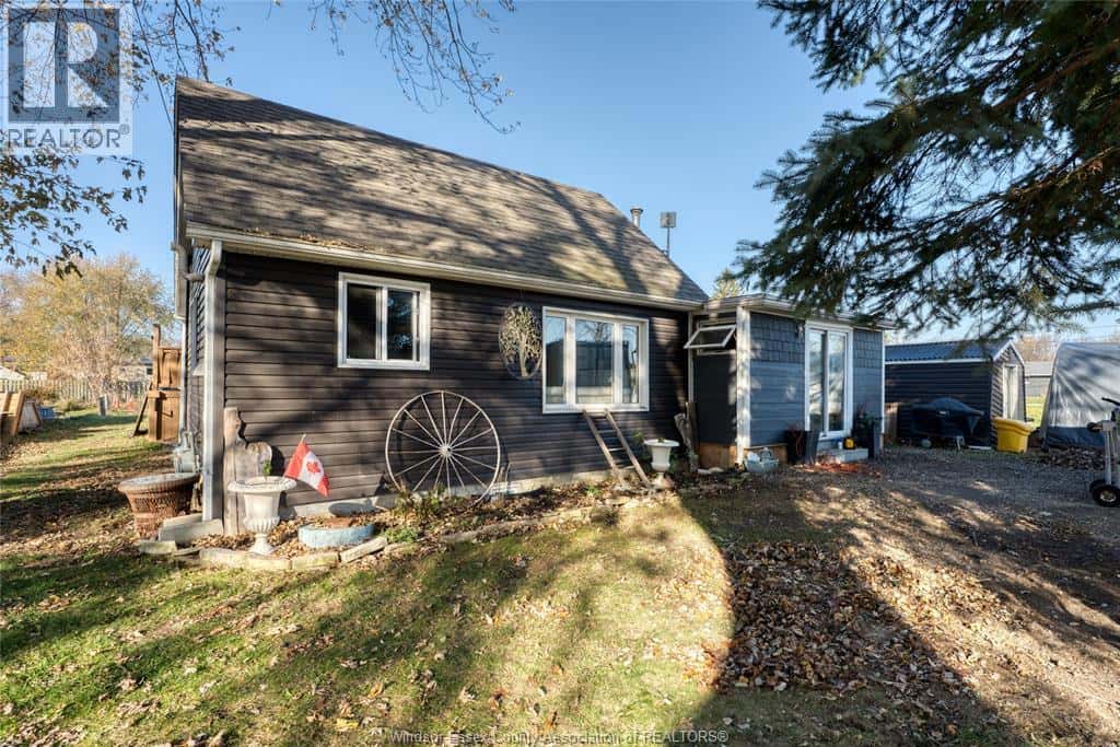 625 SYDENHAM STREET — Colchester, Ontario - Photo 3 of 23