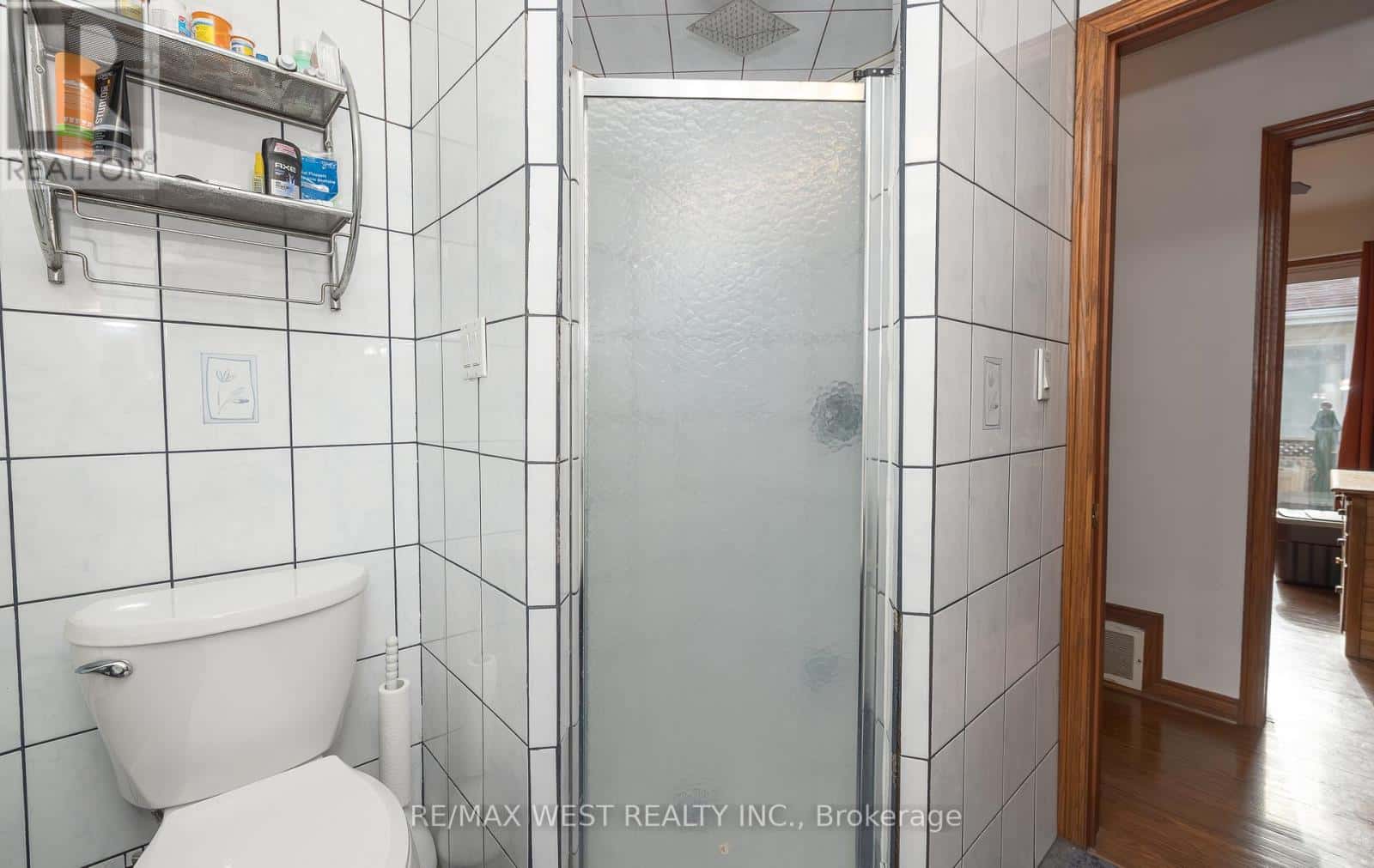 6 LAGOS ROAD — Toronto (Rexdale-Kipling), Ontario - Photo 2 of 45