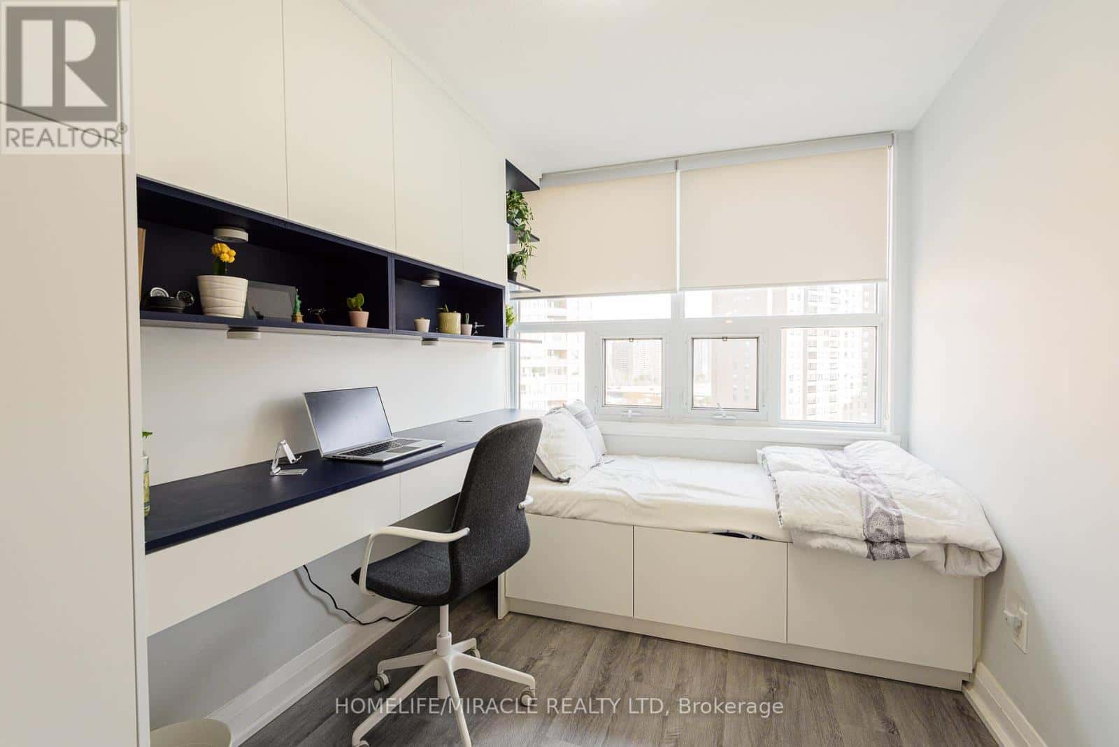 1201 - 714 THE WEST MALL — Toronto (Eringate-Centennial-West Deane), Ontario - Photo 2 of 40