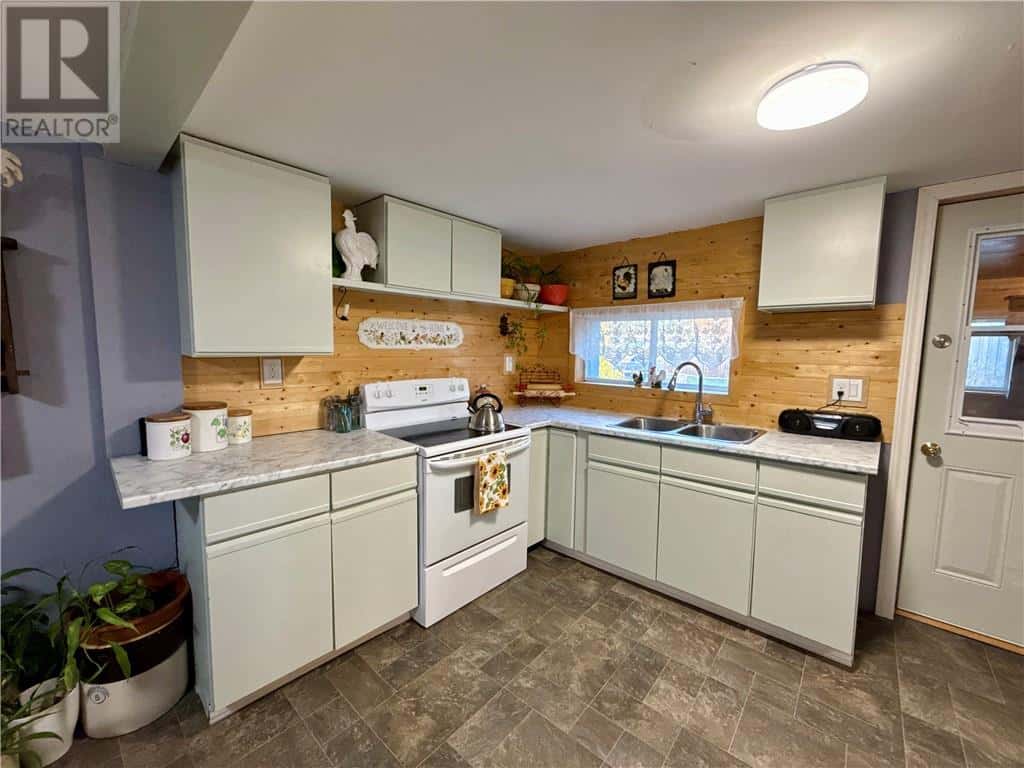 395 King — Massey, Ontario - Photo 5 of 19