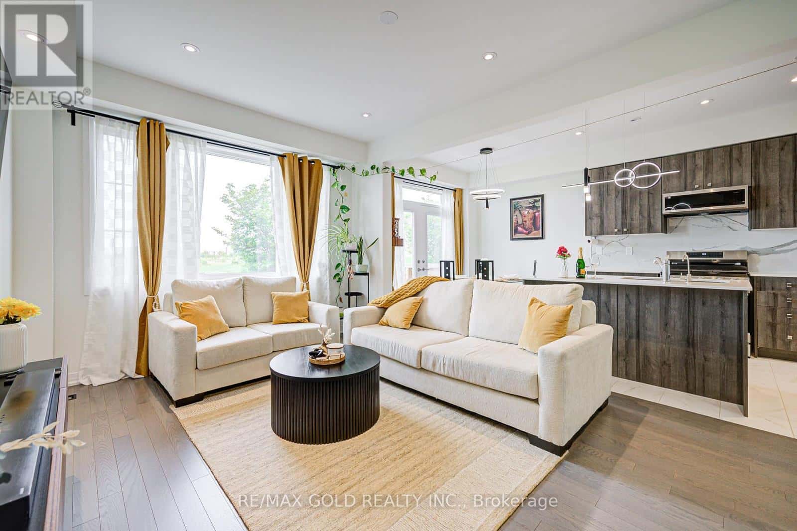 8 - 10 FREEDOM CRESCENT — Hamilton (Mount Hope), Ontario - Photo 3 of 46