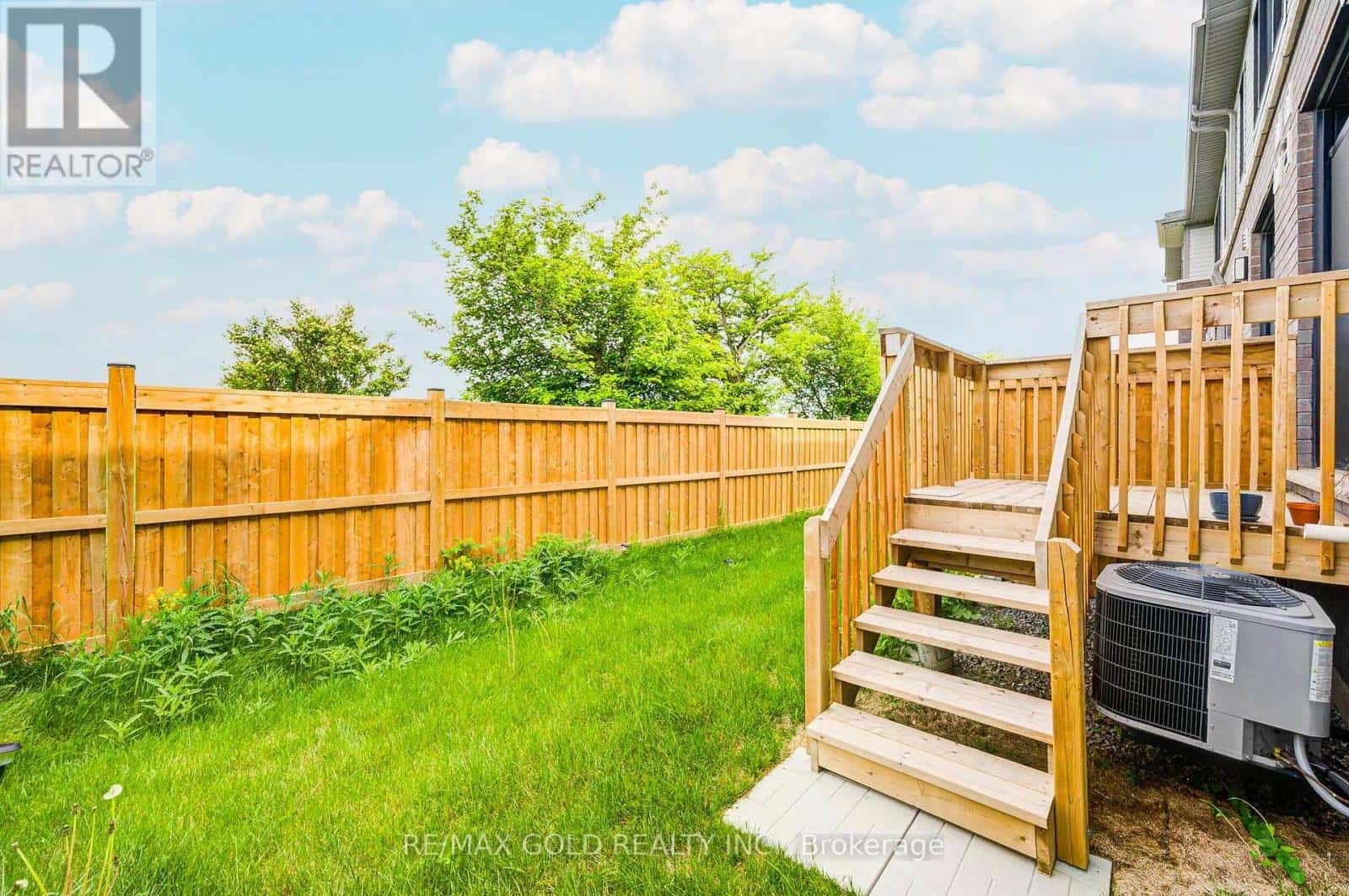 8 - 10 FREEDOM CRESCENT — Hamilton (Mount Hope), Ontario - Photo 2 of 46