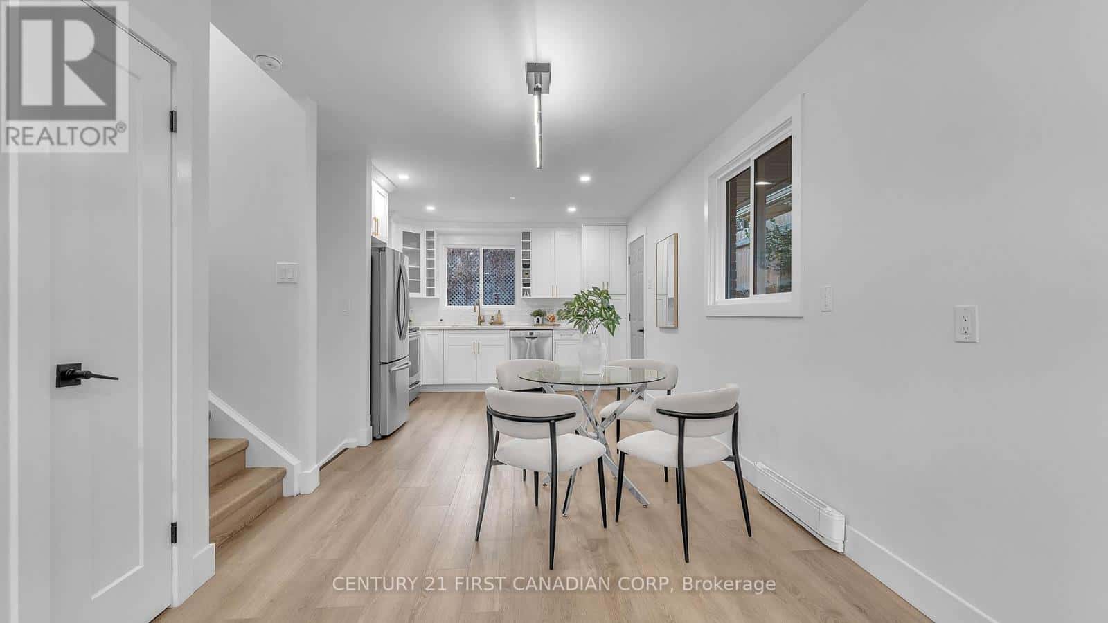 330 SOUTHCREST DRIVE — London South (South D), Ontario - Photo 5 of 32