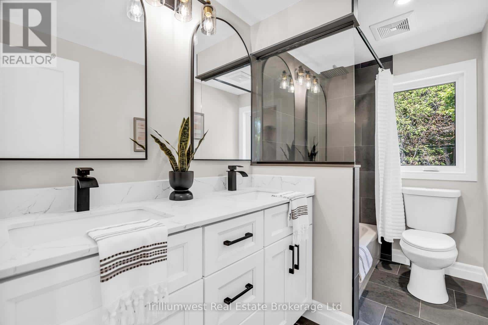 8 CHADWICK AVENUE — Guelph (Junction/Onward Willow), Ontario - Photo 4 of 48