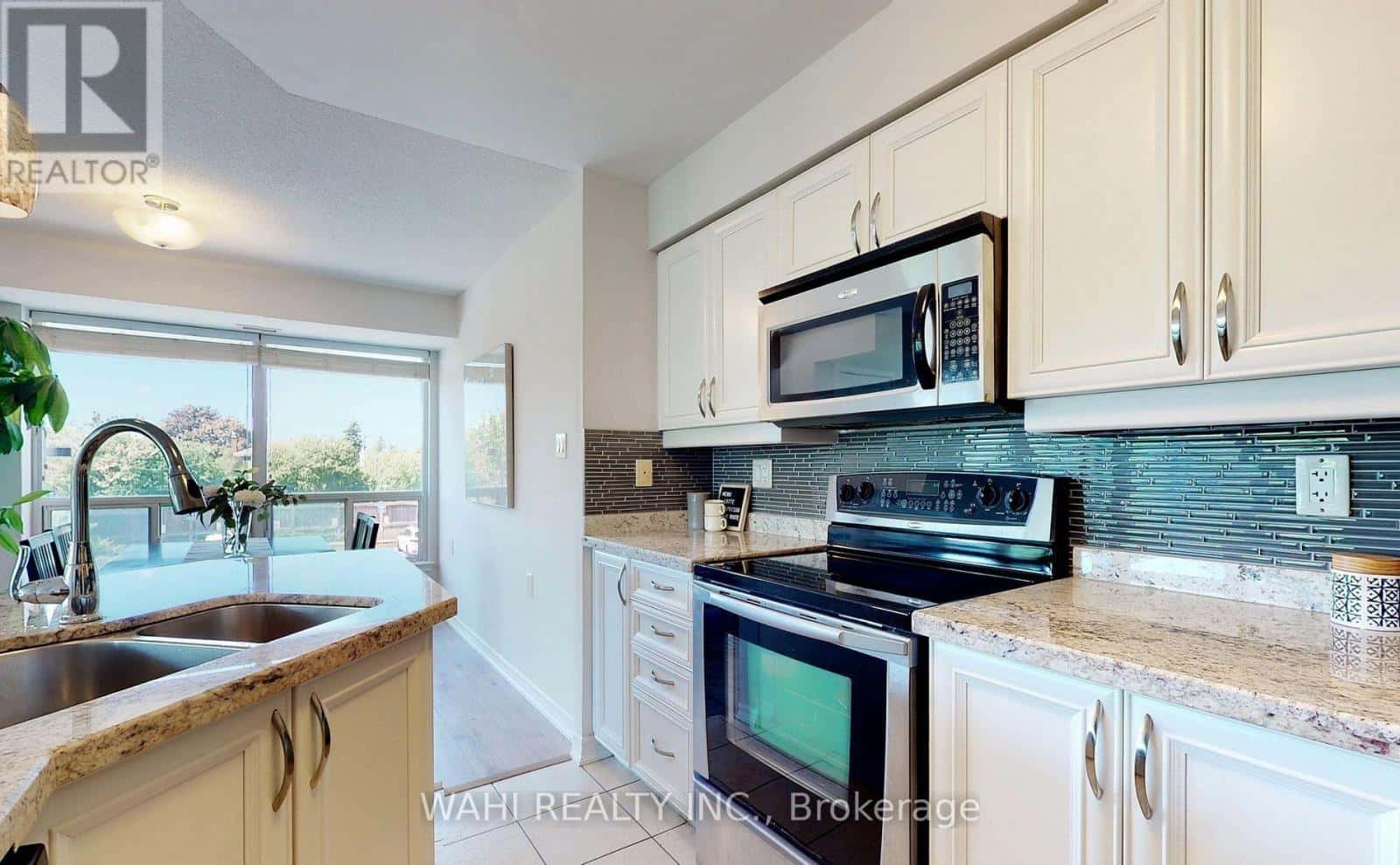 210 - 920 SHEPPARD AVENUE W — Toronto (Bathurst Manor), Ontario - Photo 4 of 33