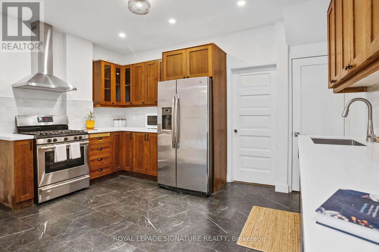 231 HAVELOCK STREET — Toronto (Dufferin Grove), Ontario - Photo 2 of 30