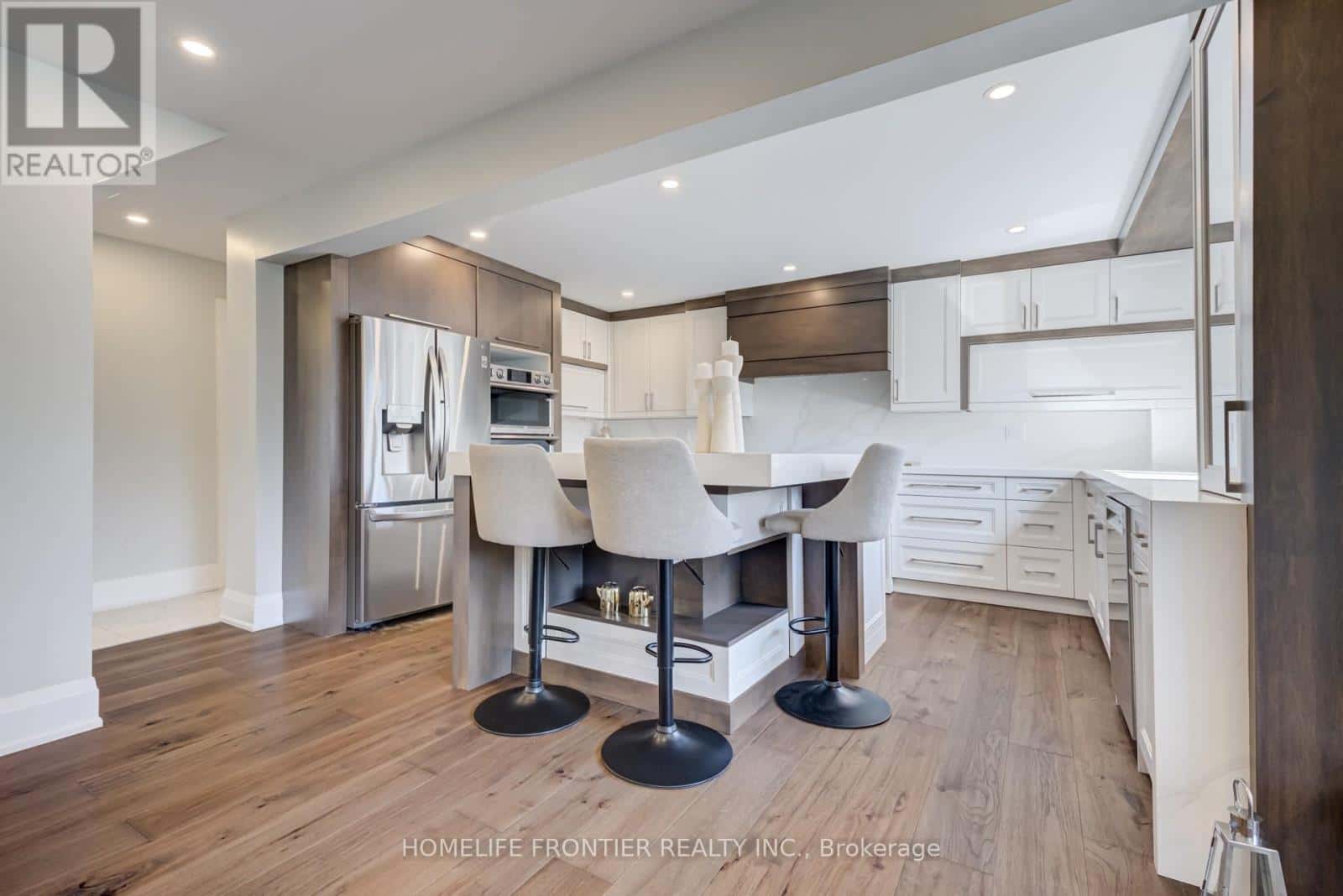 MAIN2ND - 615 SANDFORD STREET — Newmarket (Armitage), Ontario - Photo 2 of 34