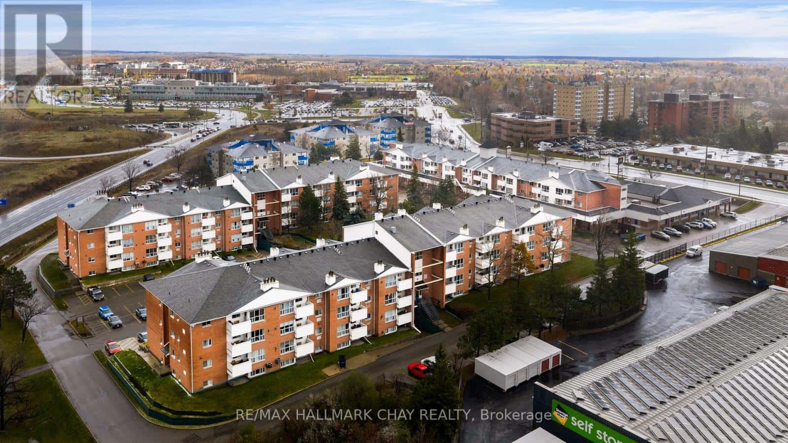 108 - 120 BELL FARM ROAD — Barrie (Alliance), Ontario - Photo 3 of 22