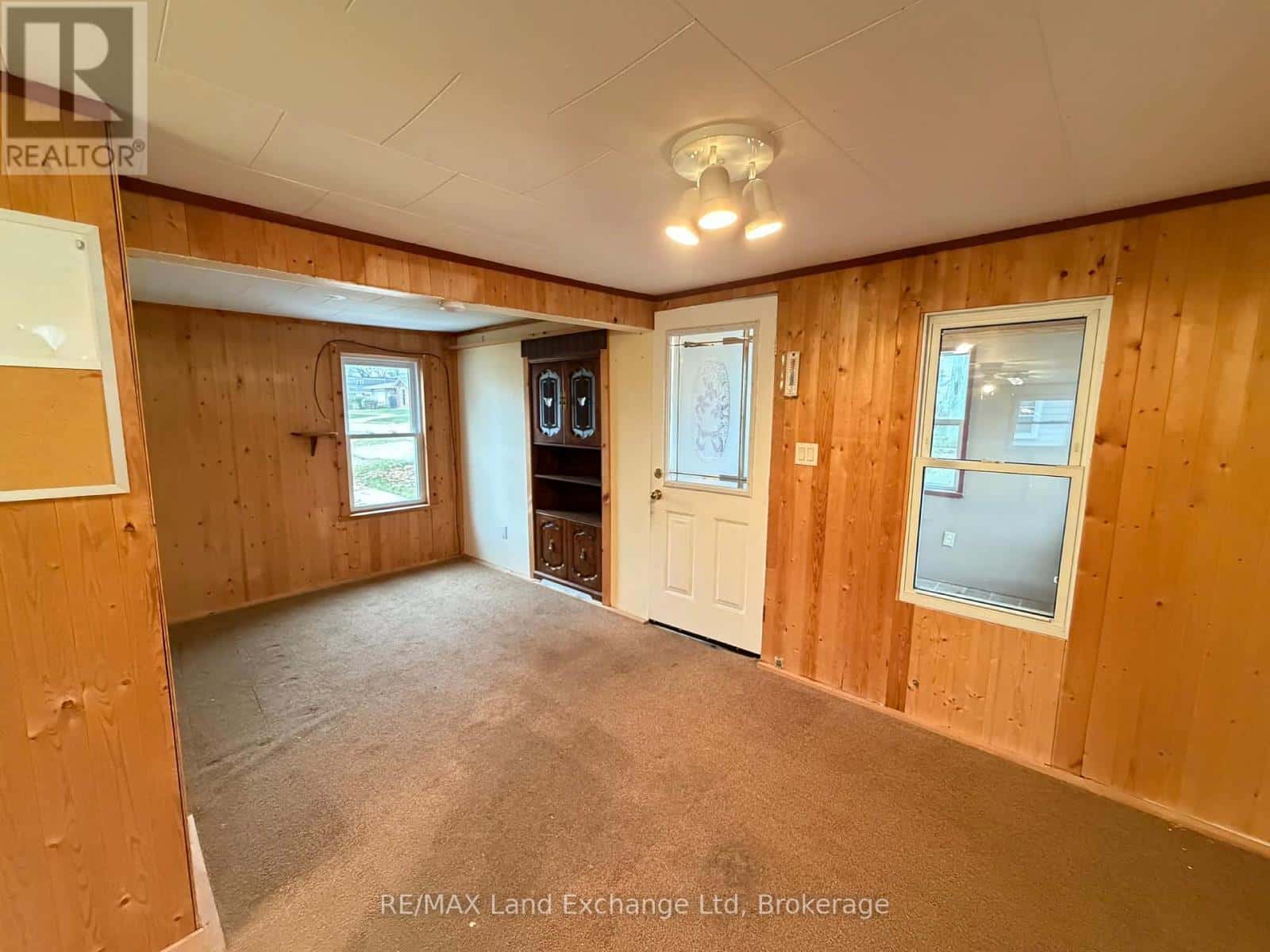 178 JAMES STREET — Central Huron (Clinton), Ontario - Photo 2 of 13