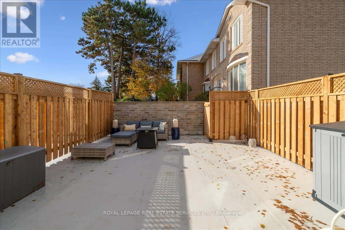 4 - 2070 BRANT STREET — Burlington (Tyandaga), Ontario - Photo 2 of 28