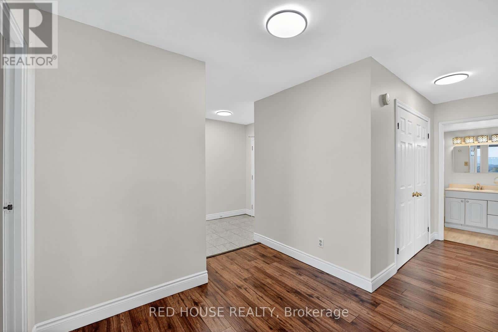 1404 - 75 QUEEN STREET N — Hamilton (Strathcona), Ontario - Photo 5 of 36