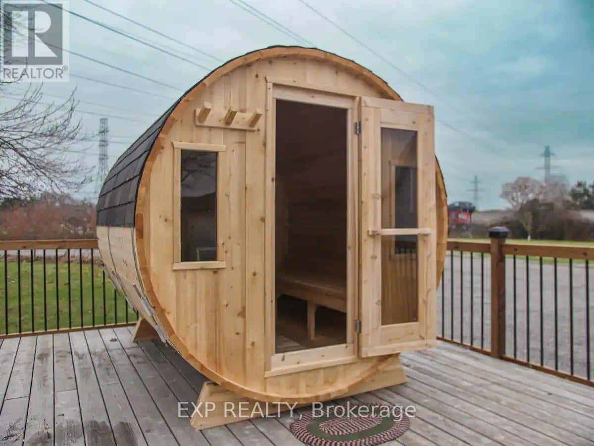 3090 MONTROSE ROAD — Niagara Falls (Mt. Carmel), Ontario - Photo 3 of 18