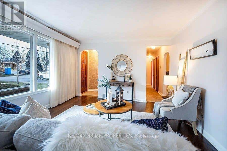 97 ELIZABETH CRESCENT S — Whitby (Blue Grass Meadows), Ontario - Photo 5 of 25