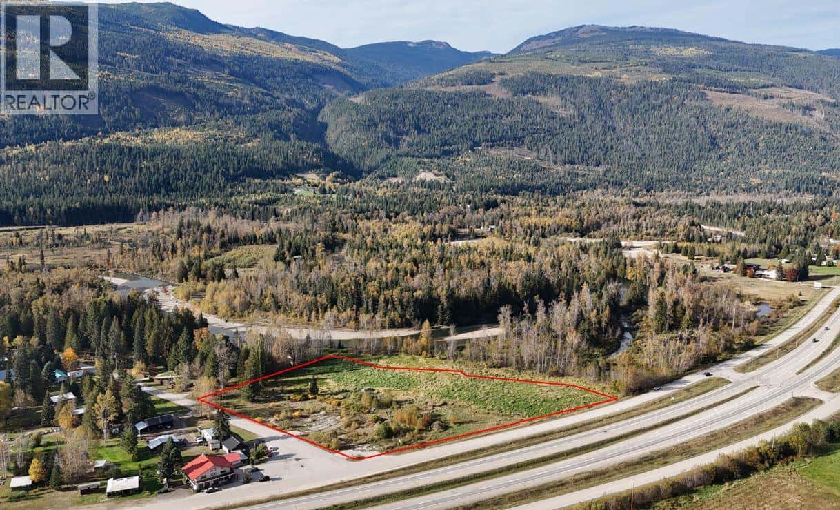 3785 Malakwa Road — Malakwa, British Columbia - Photo 3 of 8