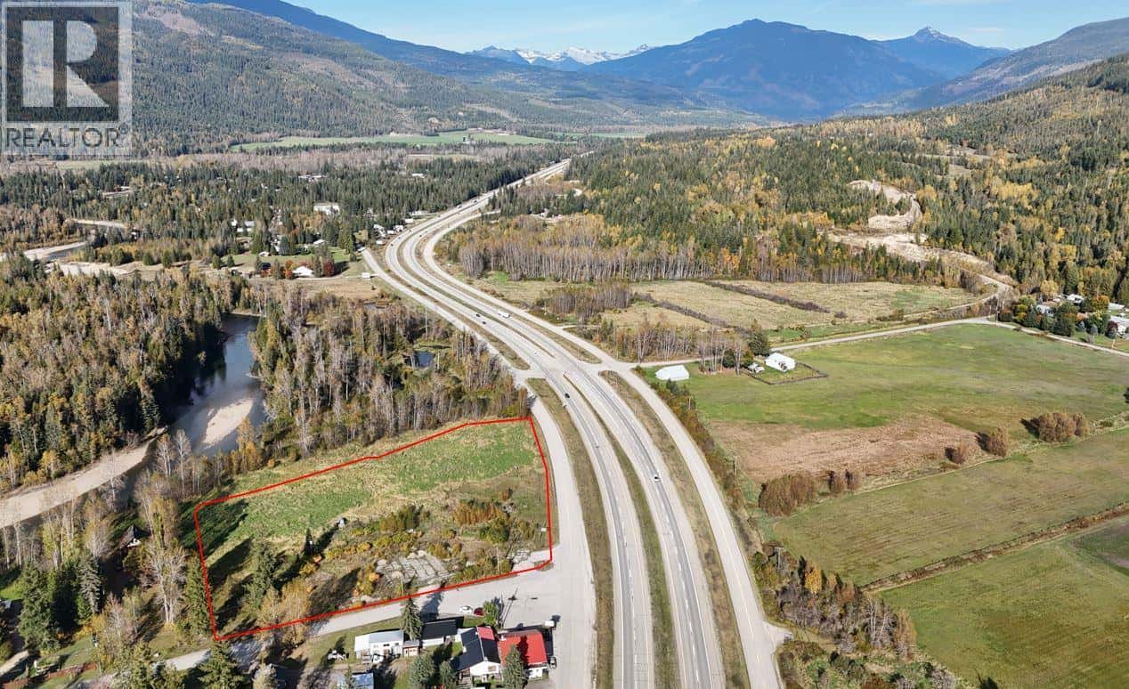 3785 Malakwa Road — Malakwa, British Columbia - Photo 4 of 8