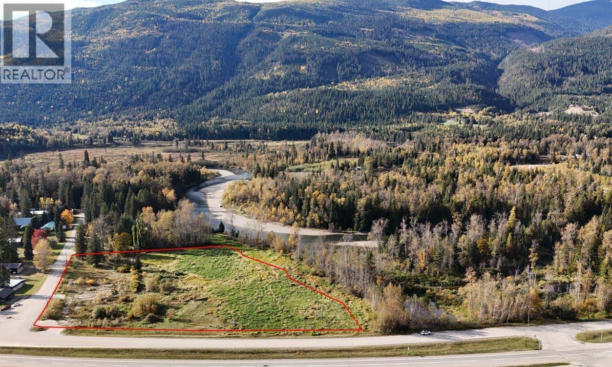 3785 Malakwa Road — Malakwa, British Columbia - Photo 2 of 8