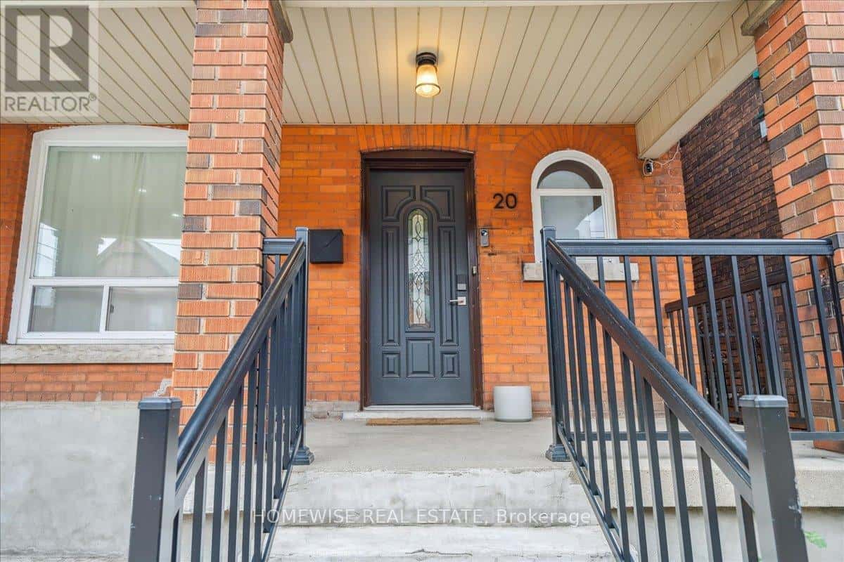 20 GREENAWAY AVENUE — Hamilton (Gibson), Ontario - Photo 2 of 40