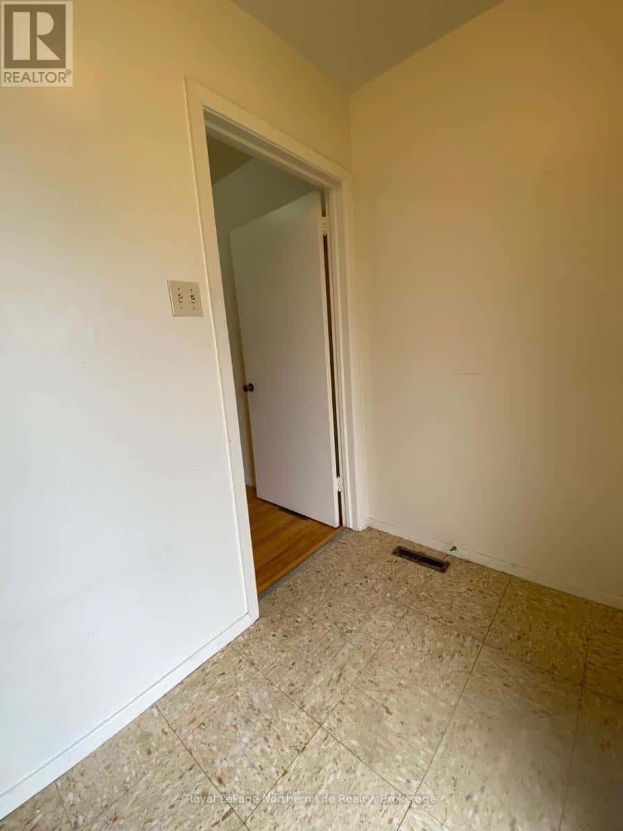 17 - 460 LAKE HEIGHTS ROAD — North Bay (Birchaven), Ontario - Photo 4 of 19